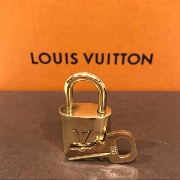 Louis Vuitton Accessories - AUTHENTIC LOUIS VUITTON #324 LIGHT GOLD BRASS LOGO PADLOCK & KEY SET